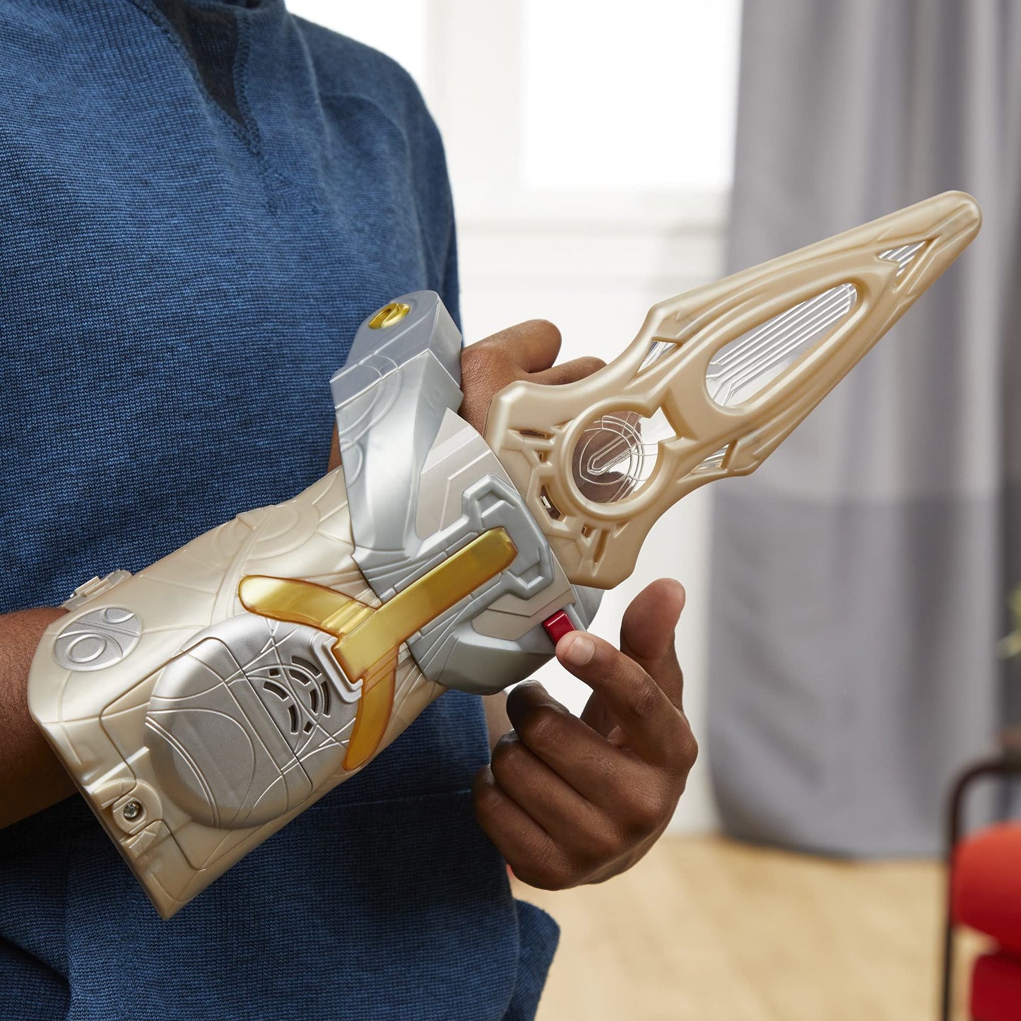 Marvel Eternals Deluxe Cosmic Gauntlet /Toys
